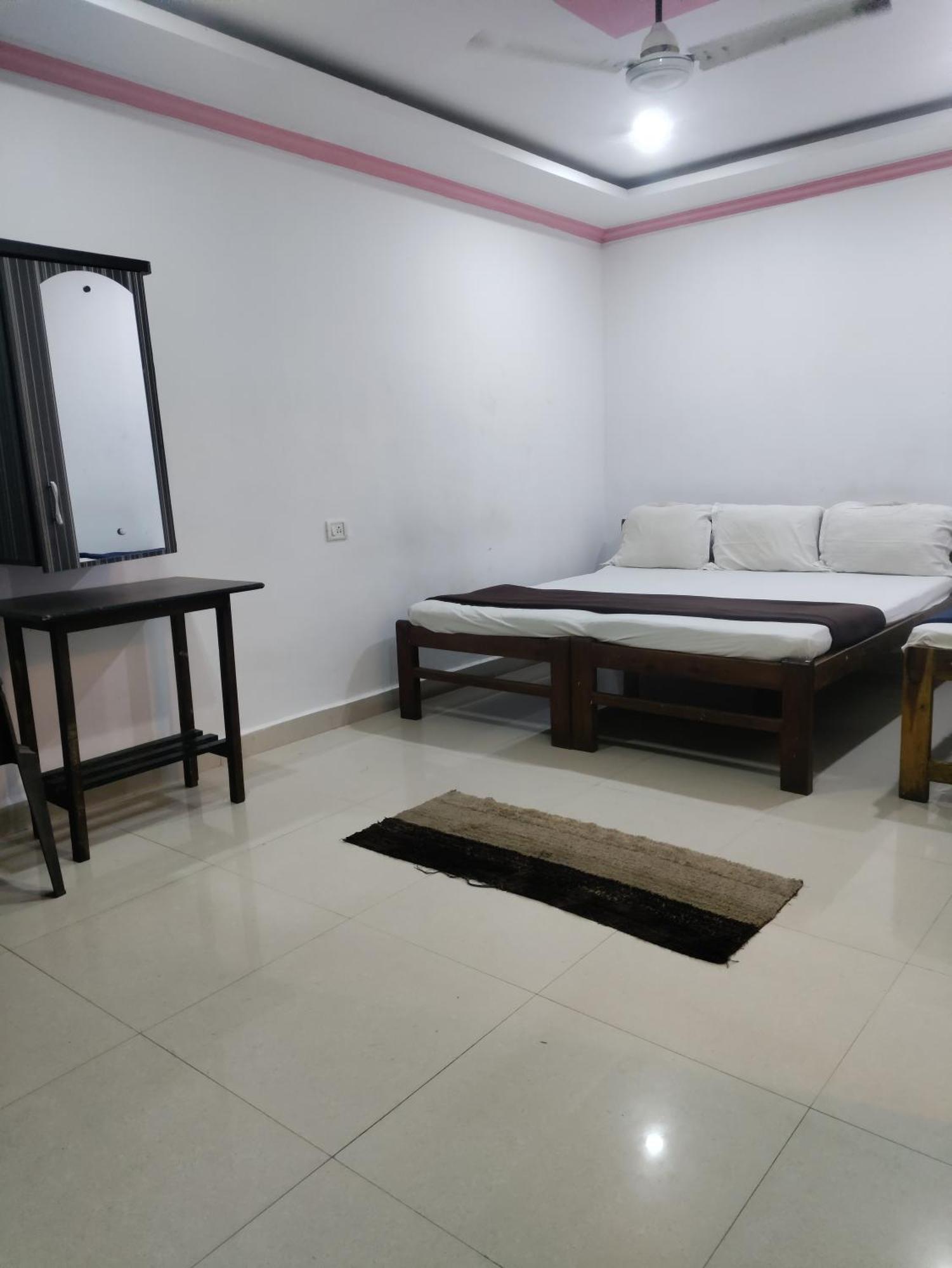 Hotel Queen Queen Sea Calangute Exterior photo